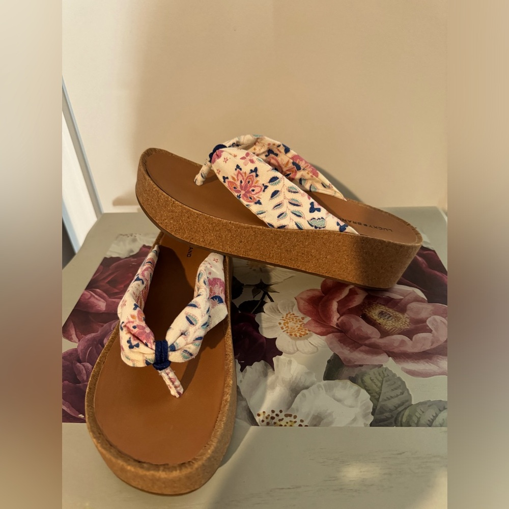 NIB Lucky Brand flip flops